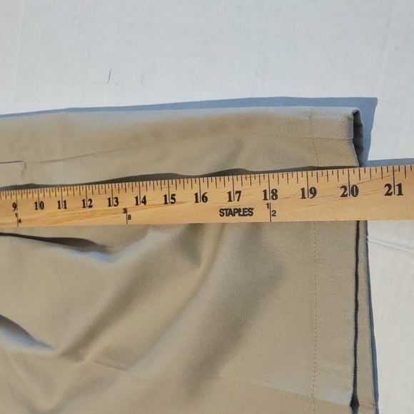 Jos A Bank Khaki Chino Style Men's Shorts - Picture 5 of 6